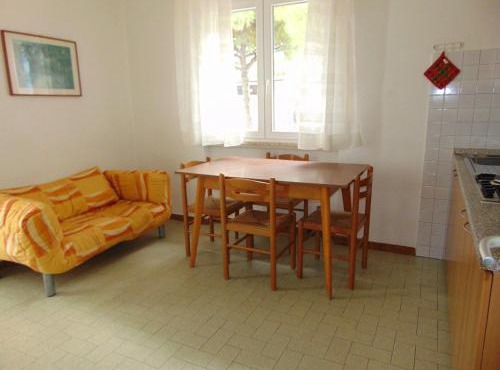Sunny first-fFloor beachside retreat