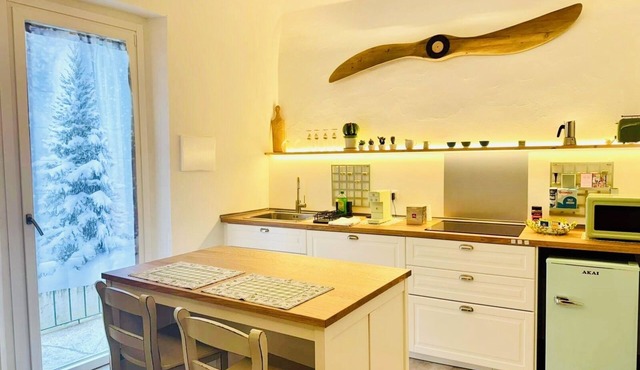 Tati's Home Charme just 230 mt from the lake shore and 10 km from Varenna