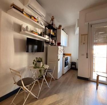 The Comfy Hub - A stone's throw from the Metro