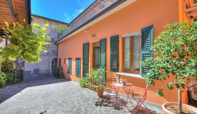 Vicky Loft Gardone-relax & Vittoriale, Gardone Riviera, Italy