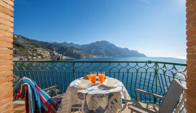 VILLA DI PALMA access to the beach and solarium