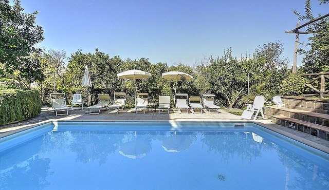 Villa Fillide C: A cozy studio apartment surrounded by a lemon and orange garden, with Free WI-FI.