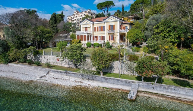 Villa Magnolia a Lago - for 8 persons Gardone Riviera