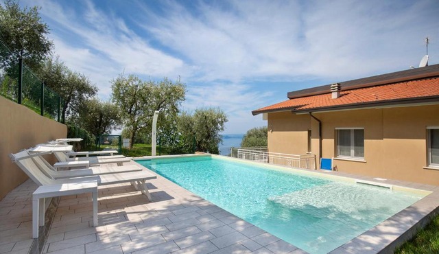 Villa Malù - APT Luisa Piscina e vista lago