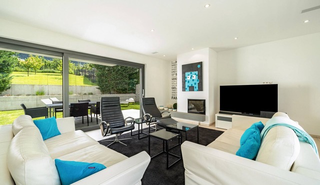 Villa "Shangrila" with Pool, Garden, Terrace & Wi-Fi