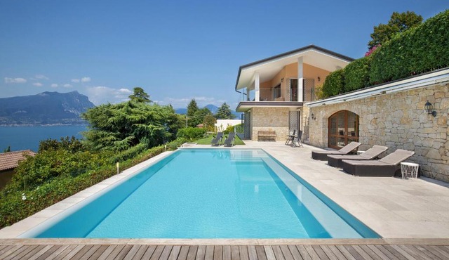 Villa Sybille With Pool And Lake View