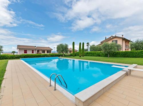 Welcoming Holiday Home in Lazise with Swimming Pool