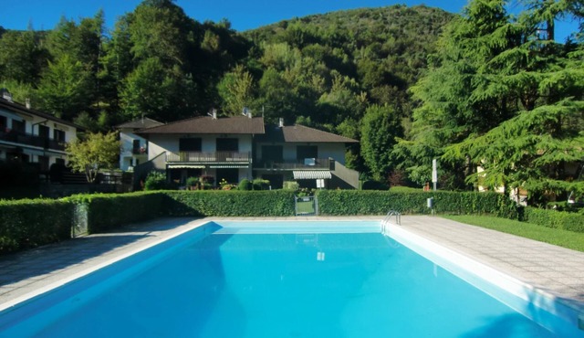 Wohnung mit Pool in der Nähe des Sees by Interhome