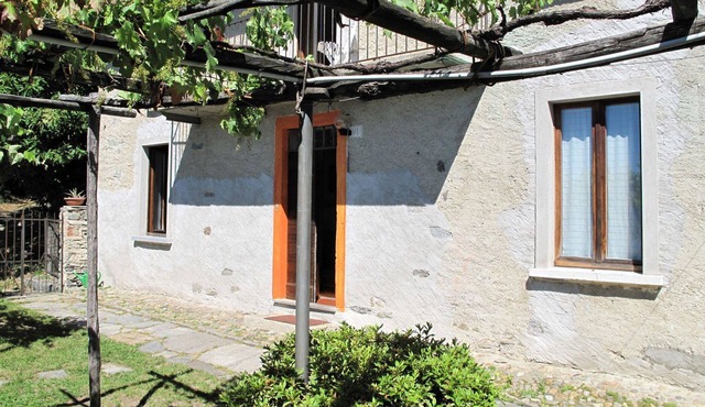 Wonderful private villa for 6 guests with WIFI, TV, patio and pets allowed