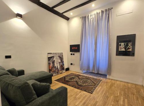 YR Apartments Isola - Steps from Bosco Verticale and Metro
