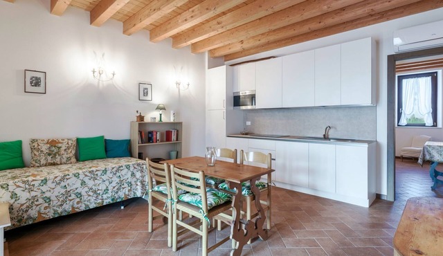 Zweizimmerwohnung mit Doppelbett und zwei Schlafsofas by Interhome