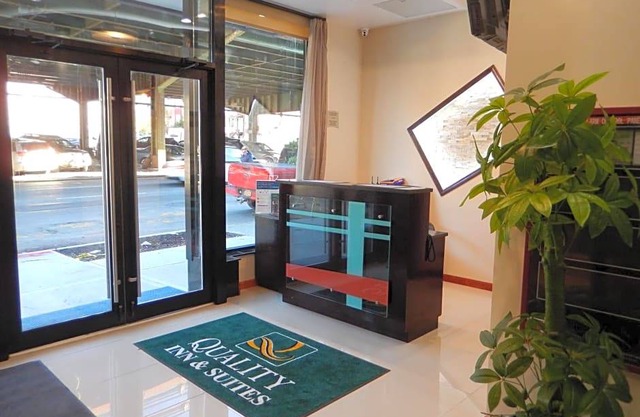 2-Star Hotel ∙ Quality Inn near Sunset Park