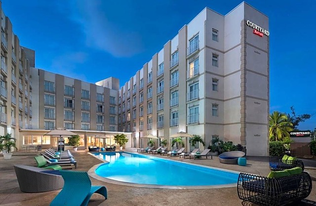 3-Star Hotel ∙ Courtyard by Marriott Nassau Downtown/Junkanoo Beach