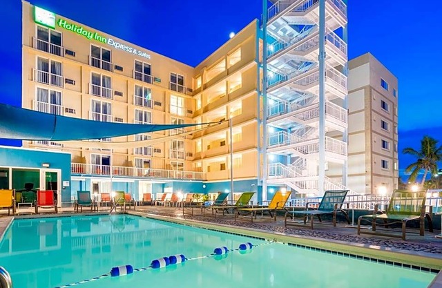 3-Star Hotel ∙ Holiday Inn Express & Suites Nassau, an IHG Hotel