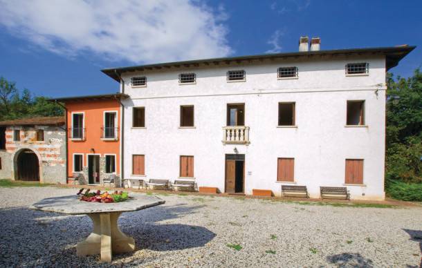 4 bedroom accommodation in Isola Vicentina VI