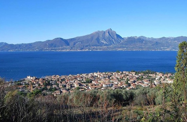 Amazing home in Torri del Benaco with 5 Bedrooms and WiFi