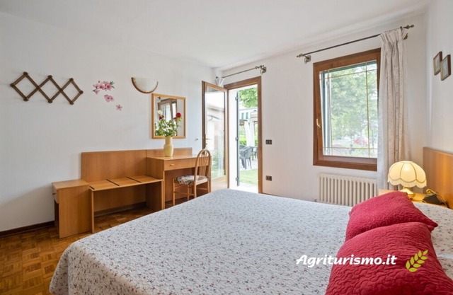 Apartment in farmhouse, Venice. Bedroom, bathroom, full kitchen / living room.