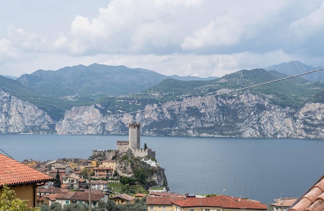 Apartment 'Monolocale La Perla 1' with Lake View, Garden & Wi-Fi