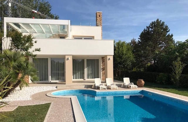 Beautiful Modern Villa in Albarella by Beahost