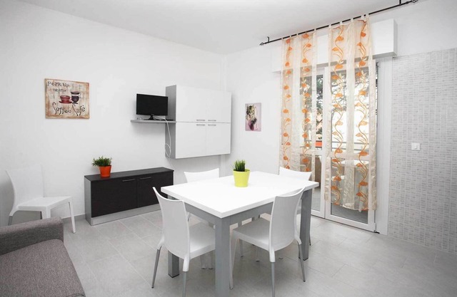 Boschetto two-room flat with air conditioning a few steps away from the beach