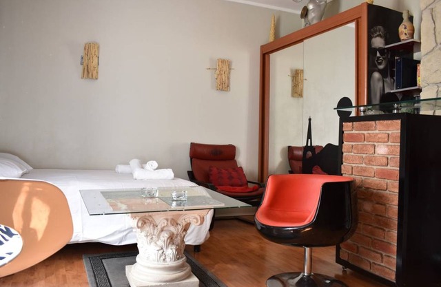 Bright Parisian Studio for 2 - Studio Apartment, Sleeps 2