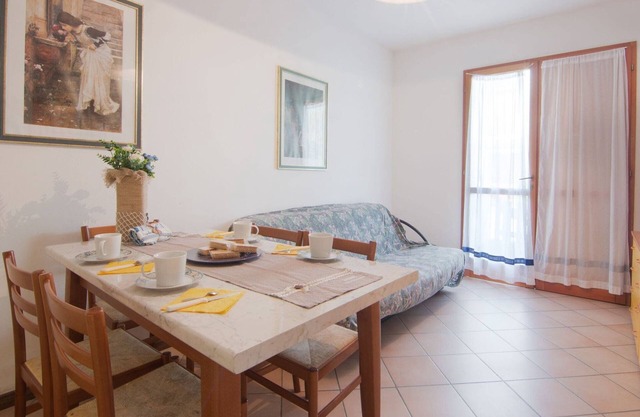 Charming Holiday Home in Rosolina with Communal Pool