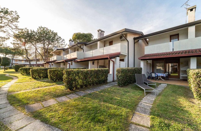 Holiday apartment with terrace and air conditioning
