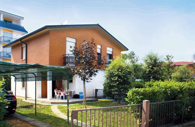 Holiday apartment with private fenced garden