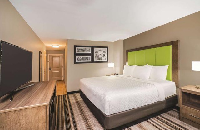 La Quinta Inn & Suites by Wyndham Brooklyn Central