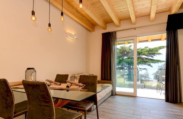 Modern Holiday Apartment with Wi-Fi, Air Conditioning, Pool, Lake View & Garden; Garage Available, Pets Allowed