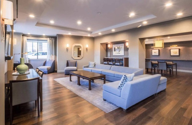 Sunny UWS 1BR w/Gym, Elevator & DM, near Lincoln Center, by Blueground
