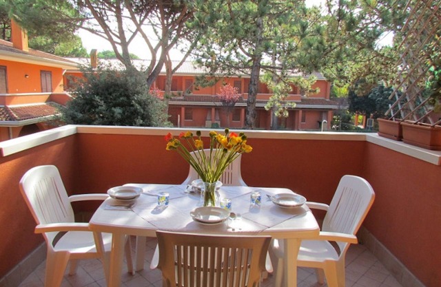 Terrace, pool, sun and relax-Beahost