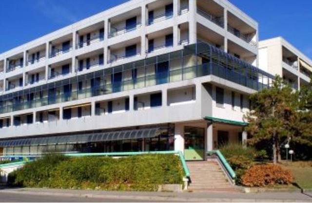 The Apartment house Tonin is a little building with elevator just 100 metres far from the beach and