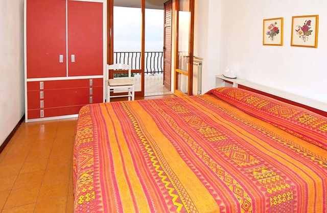 Torri del Benaco Apartment, Sleeps 6 with Pool and Free WiFi