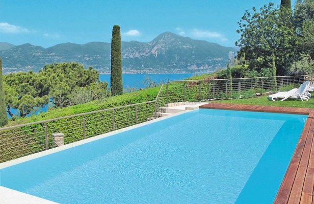 Torri del Benaco Apartment, Sleeps 7 with Pool and Free WiFi