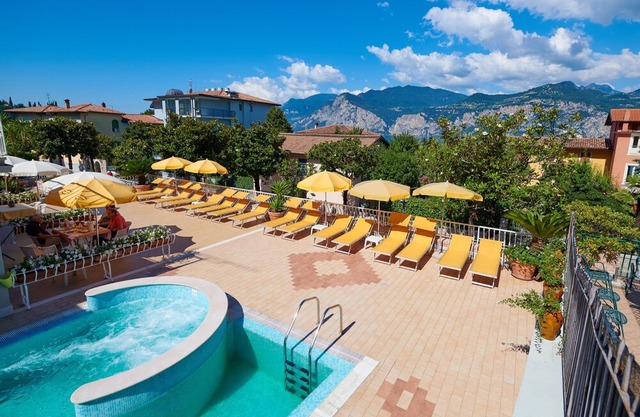 Two-room - 1st Floor - Terrace - Swimming Pool - Garage - Air Conditioning