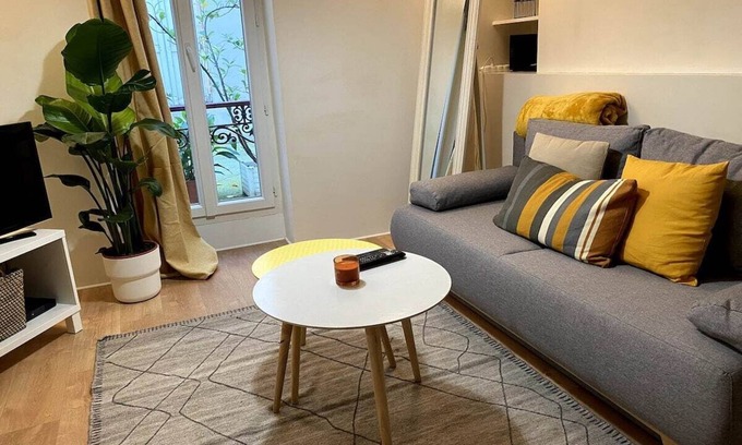 Quartier de Rochechouart Apartment | 1 Bedroom Apartment in Paris