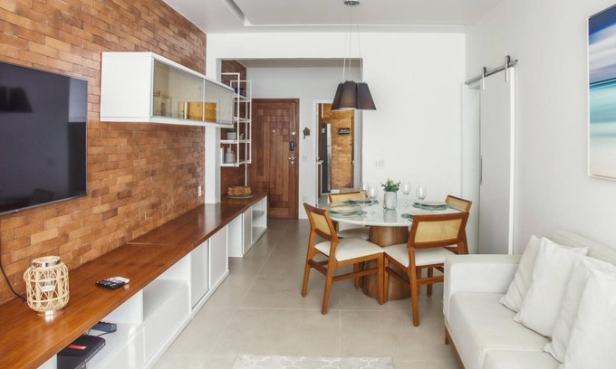 Leme Apartment | 100m from Leme beach sleeps 4 | GS703 Z1