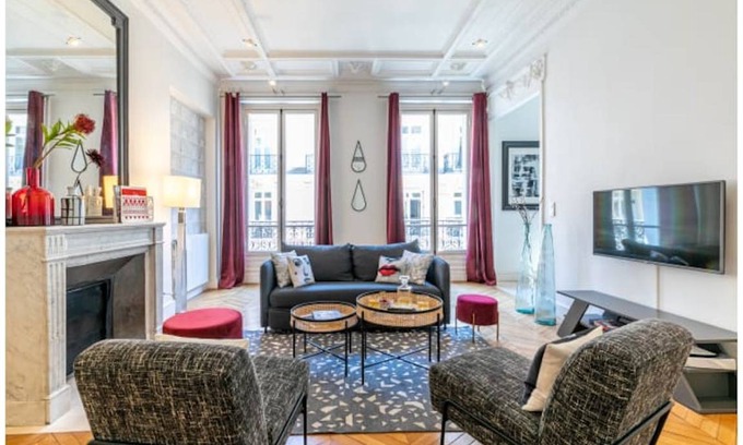 Champs-Elysees Apartment | 113 m² Apartment ∙ 2 bedrooms ∙ 4 guests