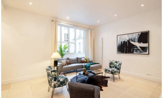 Champs-Elysees Apartment | 151 m² Apartment ∙ 4 bedrooms ∙ 9 guests