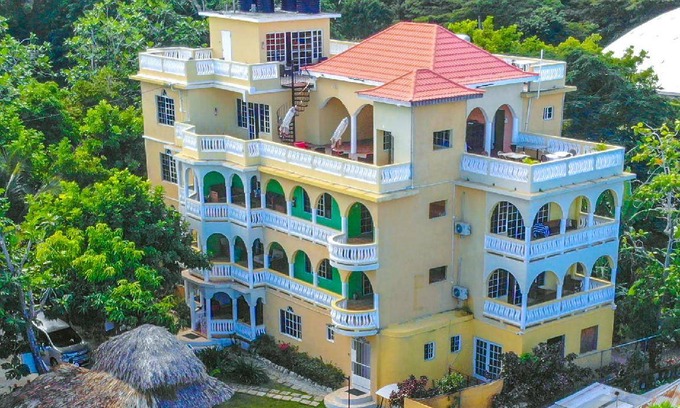 Montego Bay Hotel | 167 m² Hotel ∙ 2 bedrooms ∙ 8 guests