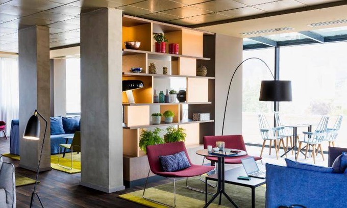 Rueil-Malmaison Hotel | 18 m² Hotel ∙ 10 guests
