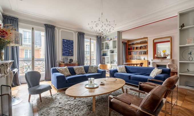 Champs-Elysees Apartment | 185 m² Apartment ∙ 5 bedrooms ∙ 8 guests