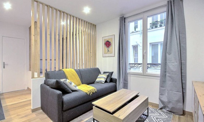 Quartier des Grandes-Carrieres Apartment | 24 m² Apartment ∙ 1 bedroom ∙ 4 guests