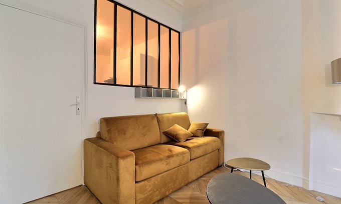 Quartier des Grandes-Carrieres Apartment | 25 m² Apartment ∙ 2 guests