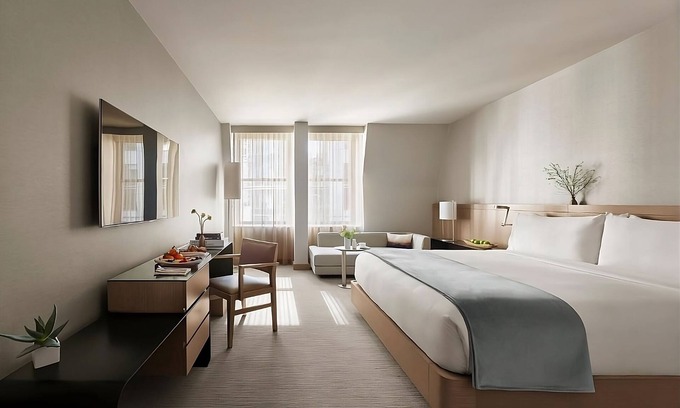 Theater District Hotel | 3 Junior Stes with King Bed at The Knickerbocker Hotel