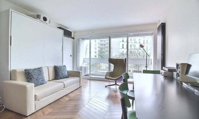 Hopital Saint-Louis Apartment | 32 m² Apartment ∙ 2 guests