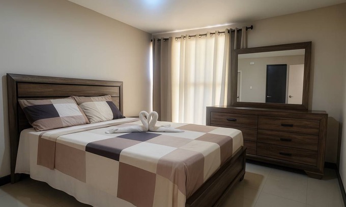 Portmore Apartment | 75 m² Apartment ∙ 2 bedrooms ∙ 5 guests