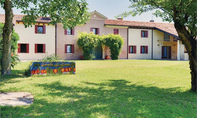 Silea House | 8 bedroom accommodation in Silea (TV)
