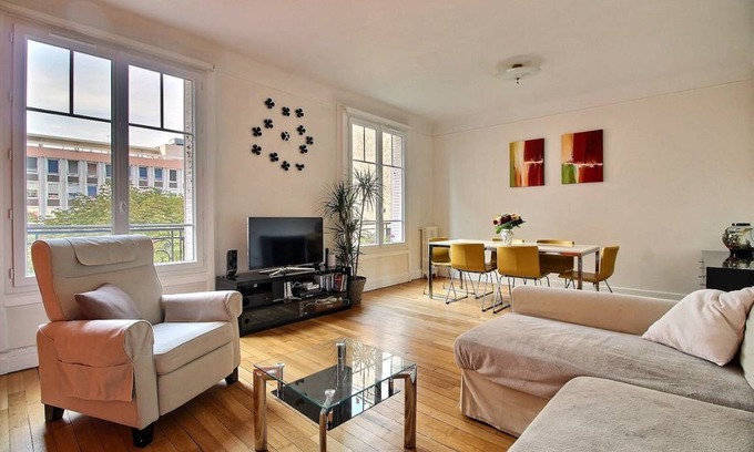 Saint-Mande Apartment | 84 m² Apartment ∙ 3 bedrooms ∙ 6 guests